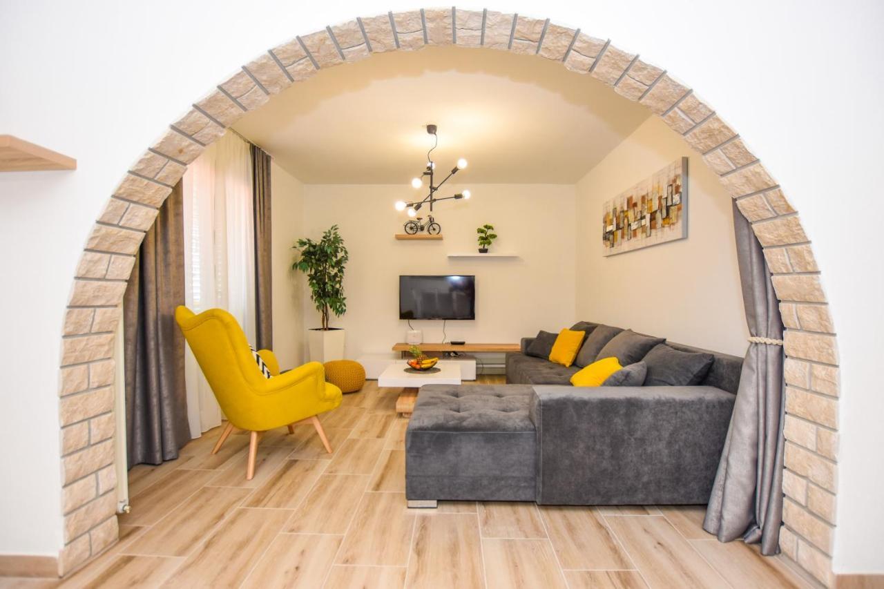 Apartmani Plazibat Мандре Экстерьер фото